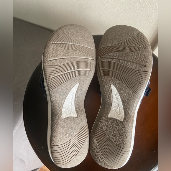 Clarks Sandals 🩴 - Picture 8 of 10